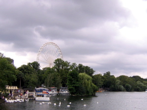 [An image showing River Thames]